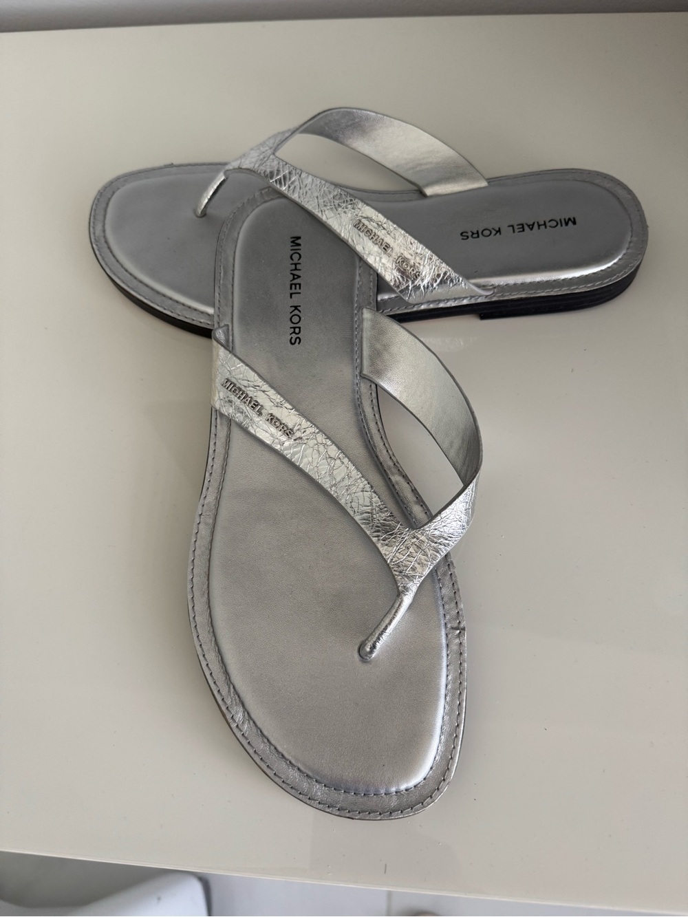 Michael Kors Silver Metallic Thong Leather Upper Sandals - Women's. Size 10M